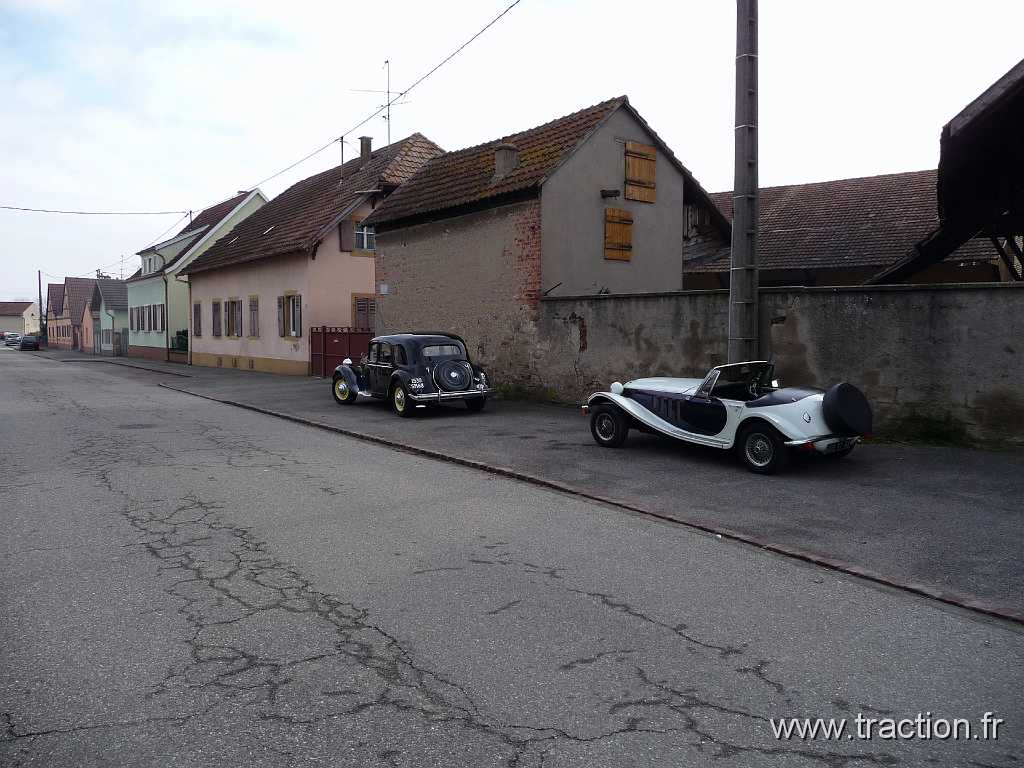 2009_03_01_colmar (4).jpg - 01/03/2009 - 68127 NIEDERENTZEN Préparation au départ pour Colmar Auto Rétro PANTHER et Citroën 15-SIX
